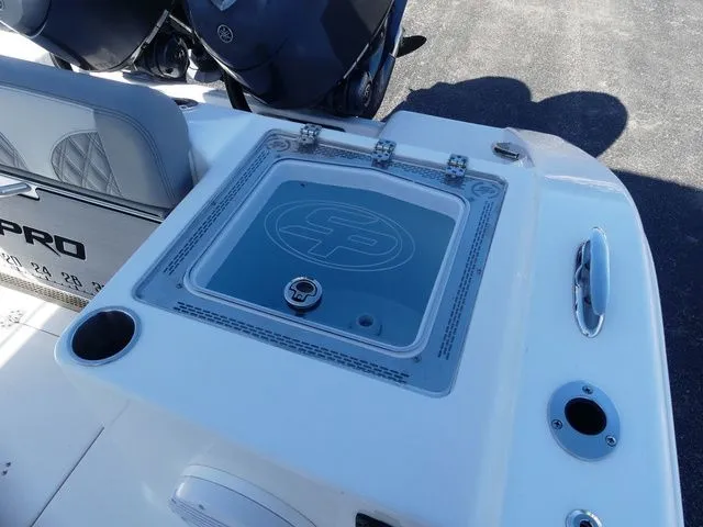 Slide: The Image of Sea Pro 322 Offshore DLX 2025 - 19