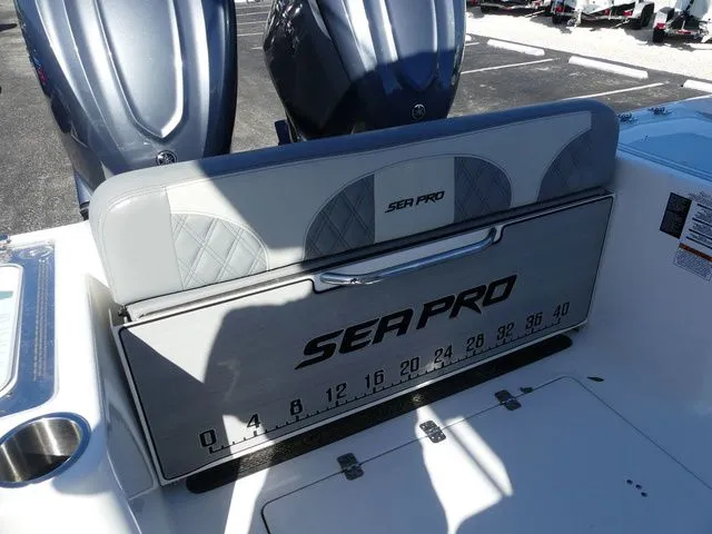 Slide: The Image of Sea Pro 322 Offshore DLX 2025 - 21