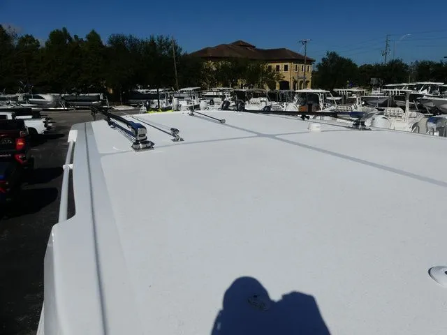 Slide: The Image of Sea Pro 322 Offshore DLX 2025 - 30