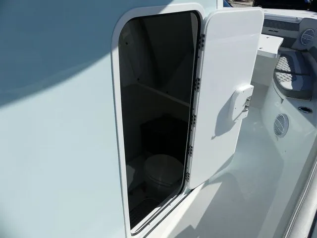 Slide: The Image of Sea Pro 322 Offshore DLX 2025 - 31