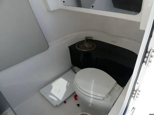 Slide: The Image of Sea Pro 322 Offshore DLX 2025 - 32