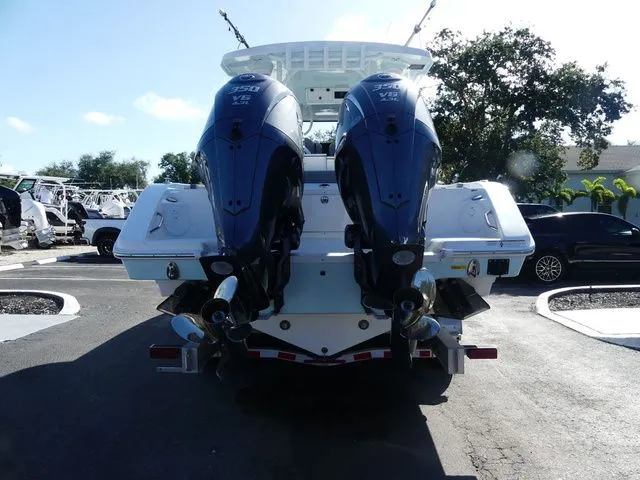 Slide: The Image of Sea Pro 322 Offshore DLX 2025 - 5