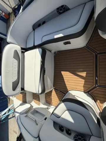 Slide: The Image of Crownline Boats 260 SS 2024 - 11