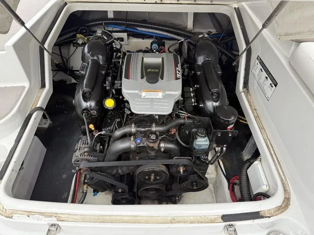 Slide: The Image of Crownline Boats Eclipse E6 2016 - 10