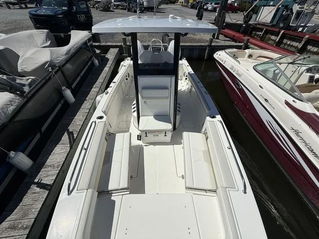 Slide: The Image of World Cat 235 TE 2026 - 10