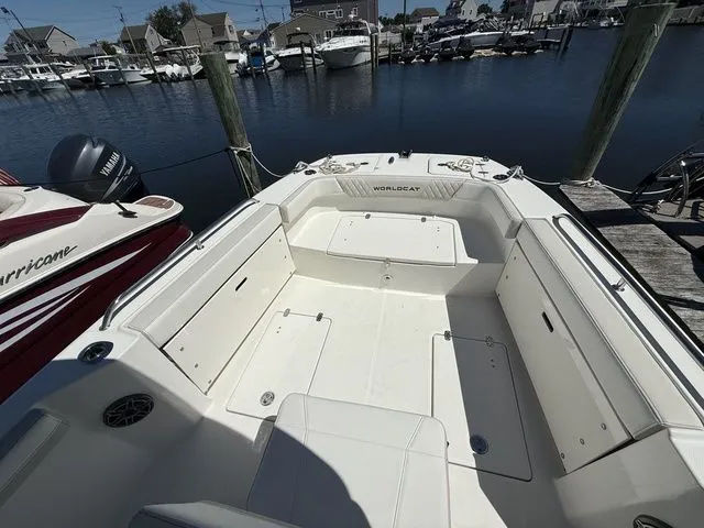 Slide: The Image of World Cat 235 TE 2026 - 9