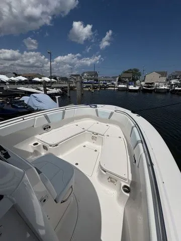 Slide: The Image of Robalo R272 Center Console 2020 - 13