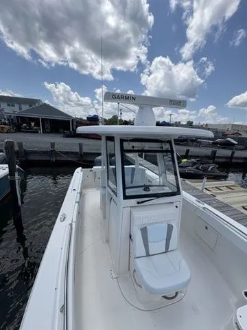 Slide: The Image of Robalo R272 Center Console 2020 - 14