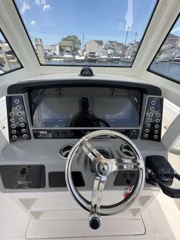 Slide: The Image of Robalo R272 Center Console 2020 - 15