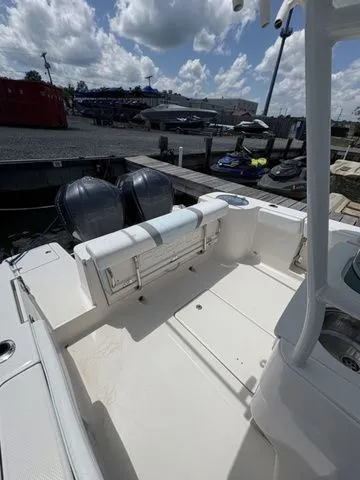 Slide: The Image of Robalo R272 Center Console 2020 - 19