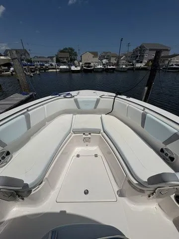 Slide: The Image of Robalo R272 Center Console 2020 - 8