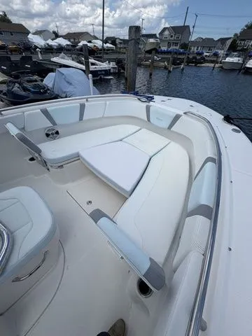 Slide: The Image of Robalo R272 Center Console 2020 - 9