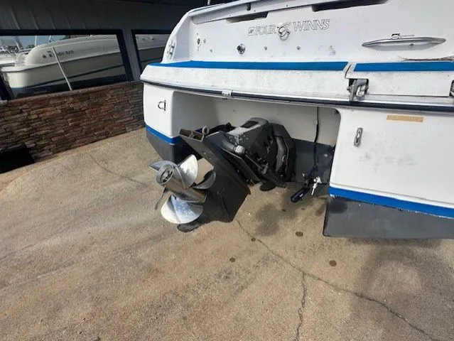 Slide: The Image of Four Winns 243 Coast Runner 1997 - 10