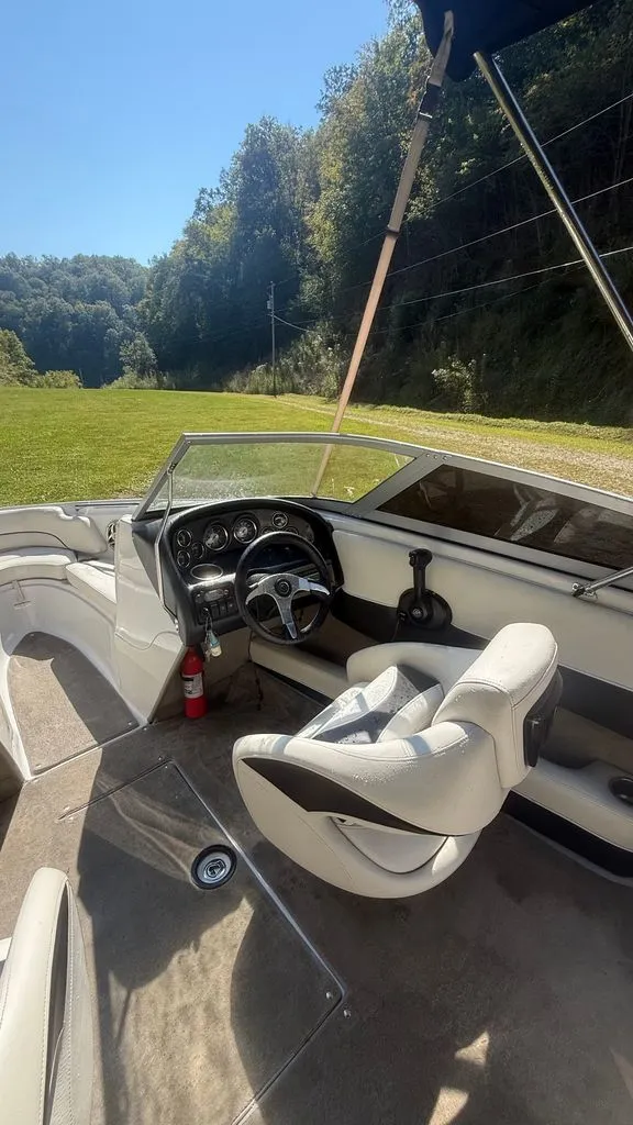 Slide: The Image of Crownline Boats 195 SS 2009 - 7