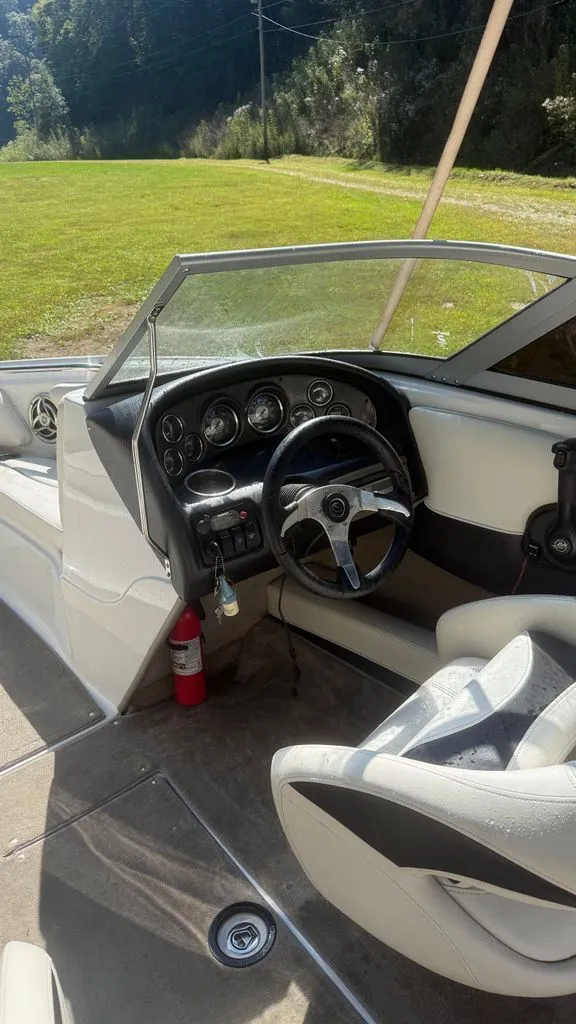 Slide: The Image of Crownline Boats 195 SS 2009 - 8