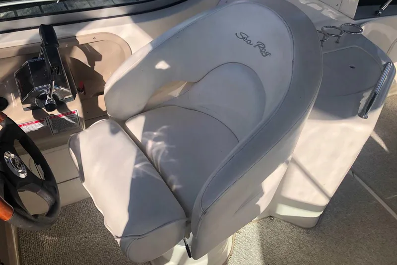 Slide: The Image of Captain's seat and controls of a 2005 Sea Ray 280 Sundancer boat. - 15
