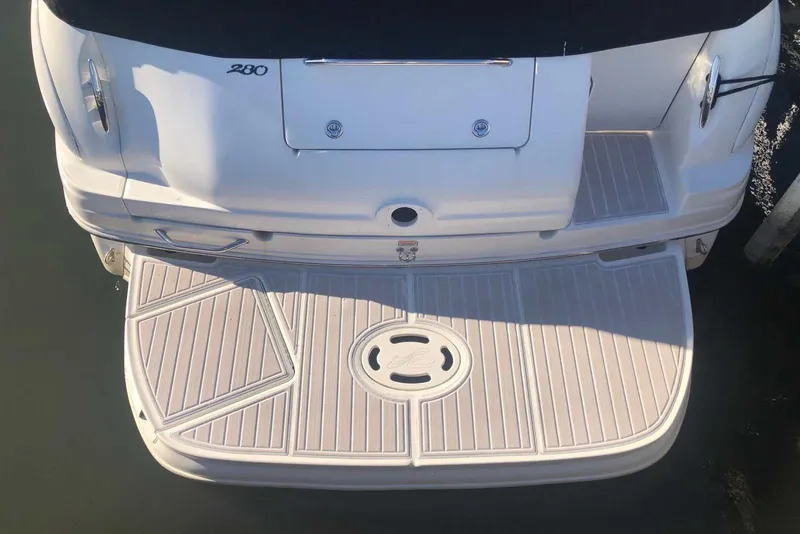 Slide: The Image of Rear view of 2005 Sea Ray 280 Sundancer boat with swim platform. - 4