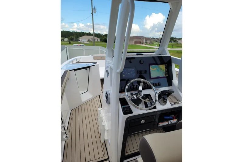 Slide: The Image of 2022 Yamaha Boats 255 FSH Sport E helm with modern controls and navigation system. - 5