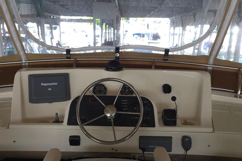 Slide: The Image of helm with Raymarine navigation system - 46