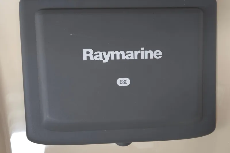 Slide: The Image of Raymarine E80 display - 49