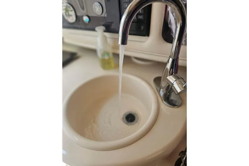 Slide: The Image of Sink with running water on a 2001 Sea Ray 260 Sundancer boat. - 25
