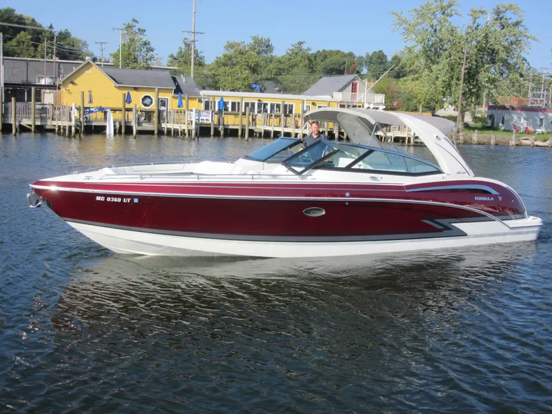 The Image of 2019 Formula 350 Crossover Bowrider on water near dockside buildings. - 0