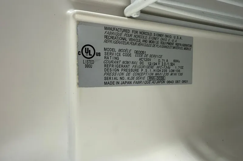 Slide: The Image of Label on equipment with specifications, including voltage and refrigerant details, for Sea Ray 270 Amberjack 2006. - 36