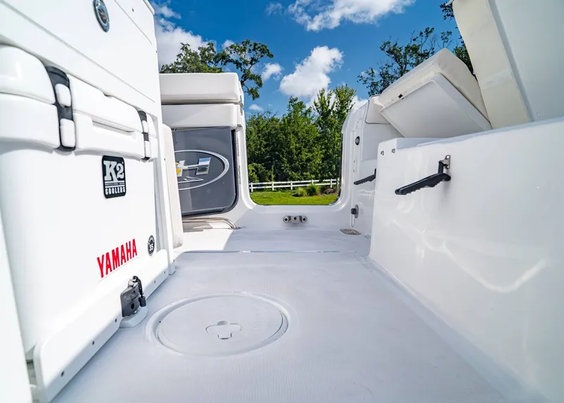 Slide: The Image of Sea Hunt Ultra 265 SE 2026 - 7