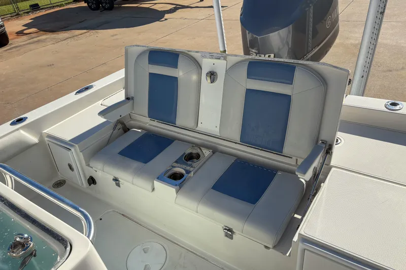 Slide: The Image of 2019 Ranger 2510 Bay boat with blue and white seating and cup holders. - 6
