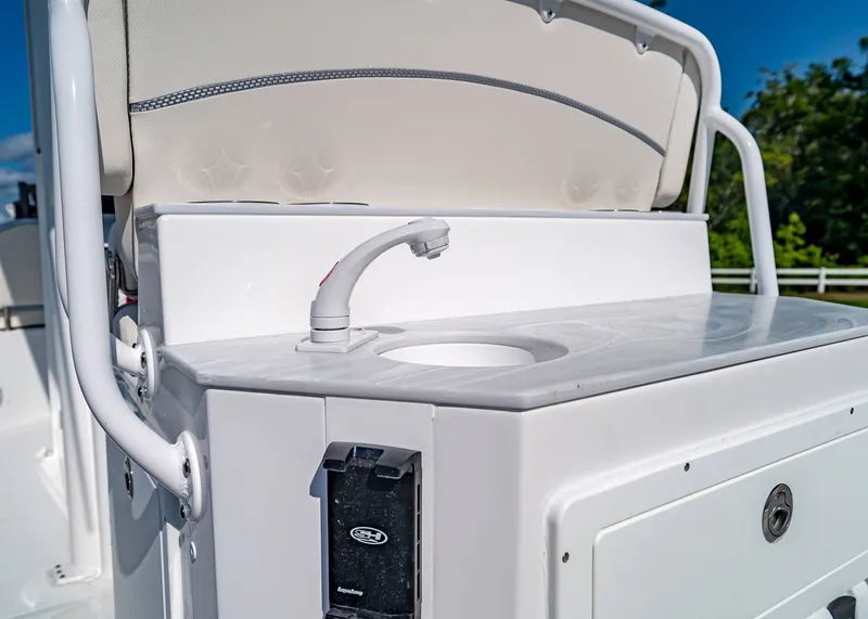 Slide: The Image of Sea Hunt Ultra 265 SE 2026 - 10