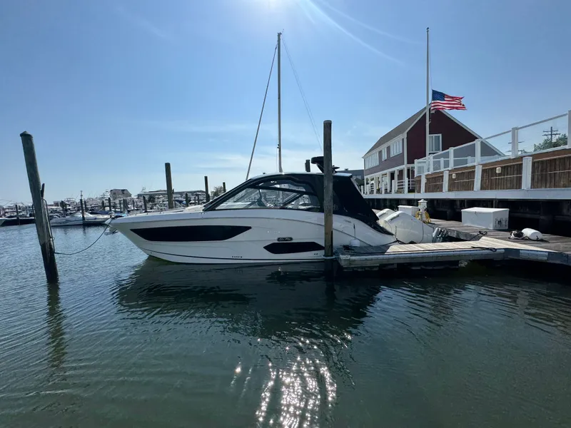 Slide: The Image of Sea Ray Sundancer 370 Outboard 2025 - 1