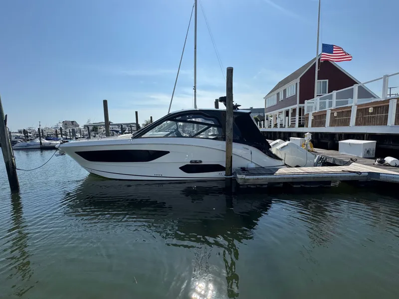Slide: The Image of Sea Ray Sundancer 370 Outboard 2025 - 2
