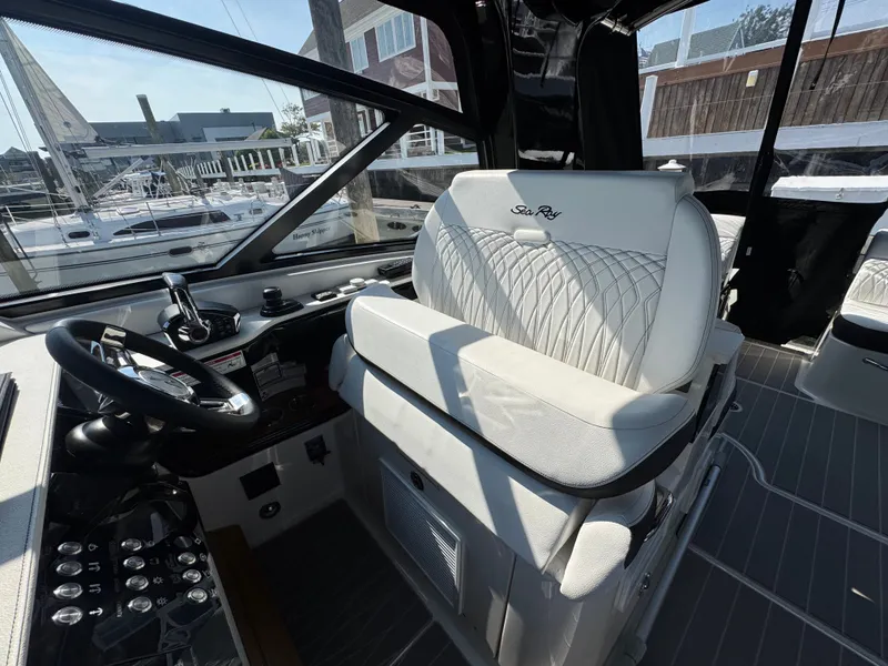 Slide: The Image of Sea Ray Sundancer 370 Outboard 2025 - 22