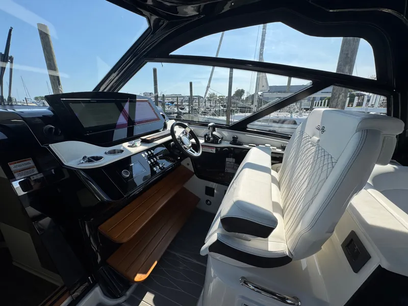 Slide: The Image of Sea Ray Sundancer 370 Outboard 2025 - 24