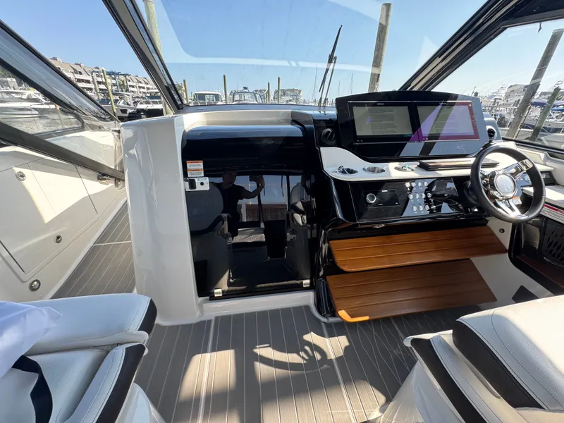Slide: The Image of Sea Ray Sundancer 370 Outboard 2025 - 27