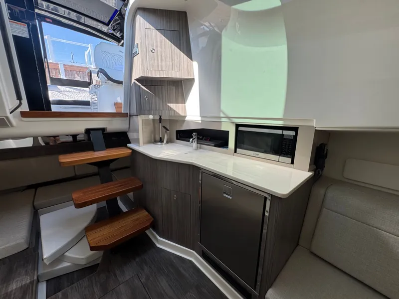 Slide: The Image of Sea Ray Sundancer 370 Outboard 2025 - 31