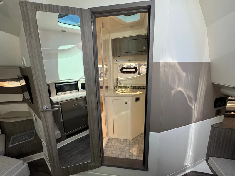 Slide: The Image of Sea Ray Sundancer 370 Outboard 2025 - 33