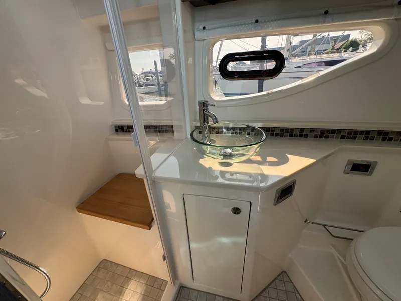 Slide: The Image of Sea Ray Sundancer 370 Outboard 2025 - 36