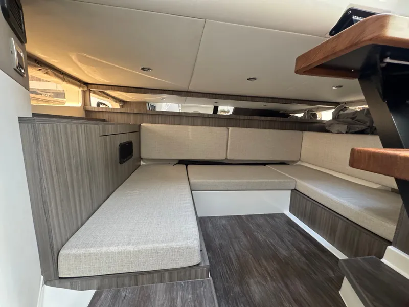 Slide: The Image of Sea Ray Sundancer 370 Outboard 2025 - 39