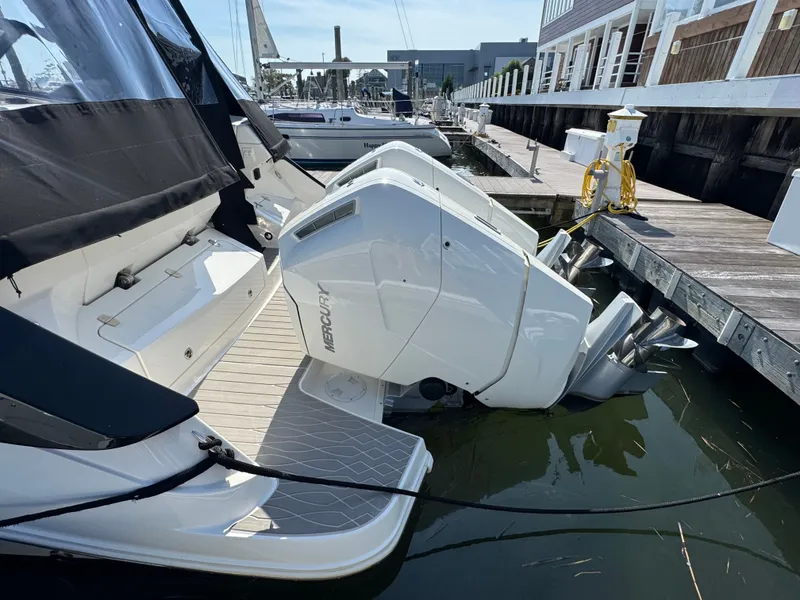 Slide: The Image of Sea Ray Sundancer 370 Outboard 2025 - 4