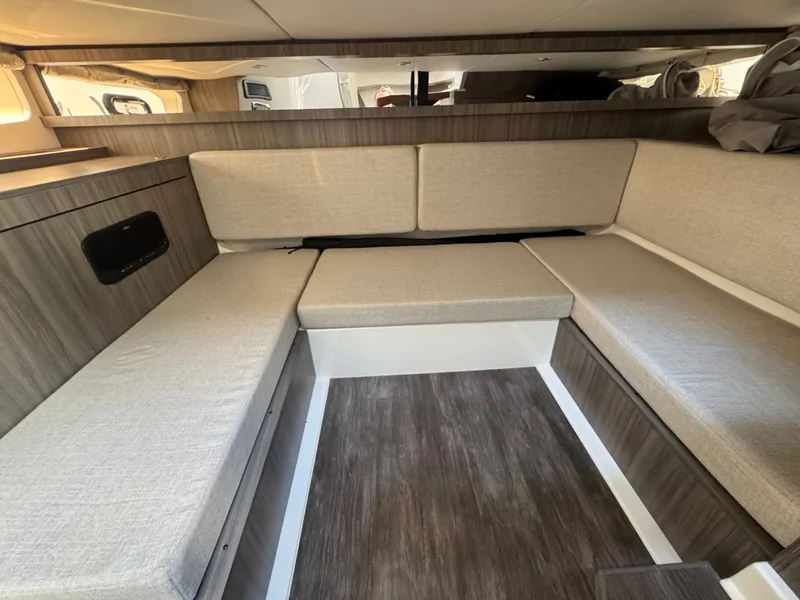Slide: The Image of Sea Ray Sundancer 370 Outboard 2025 - 40