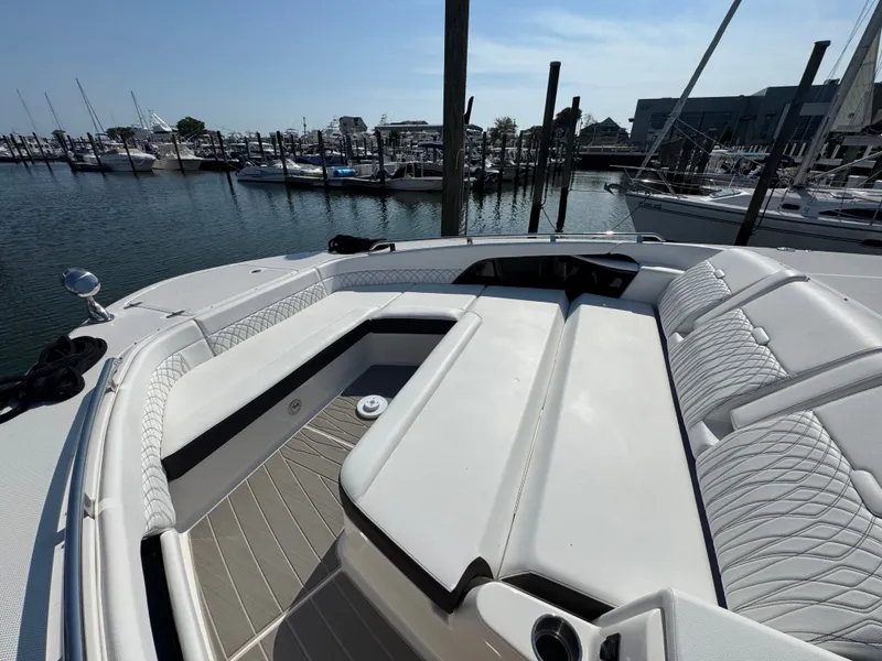 Slide: The Image of Sea Ray Sundancer 370 Outboard 2025 - 43