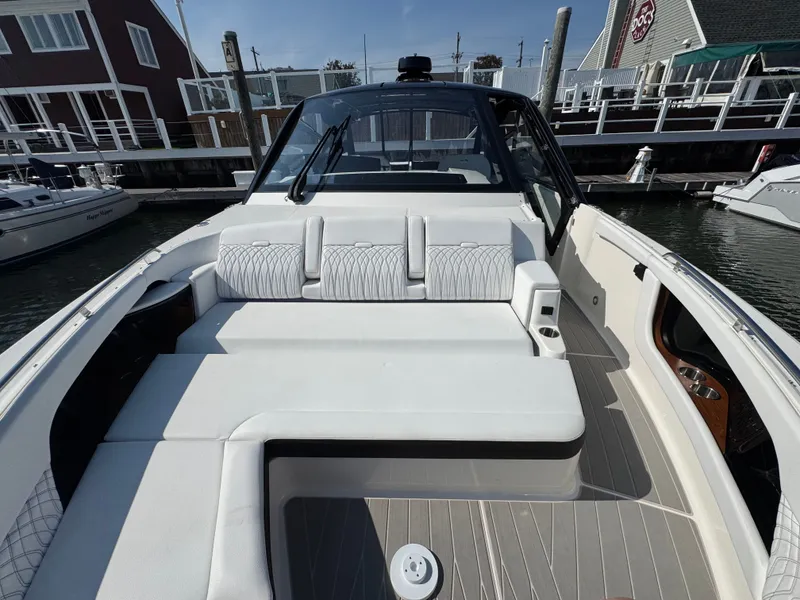 Slide: The Image of Sea Ray Sundancer 370 Outboard 2025 - 44