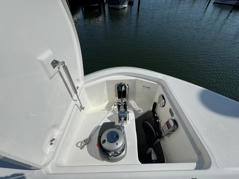 Slide: The Image of Sea Ray Sundancer 370 Outboard 2025 - 47