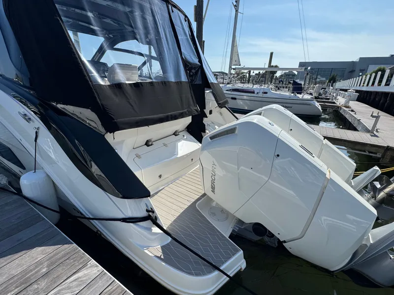 Slide: The Image of Sea Ray Sundancer 370 Outboard 2025 - 6