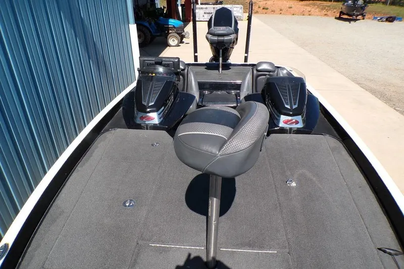 Slide: The Image of 2016 Ranger Z520 Comanche boat interior with seating and equipment. - 12
