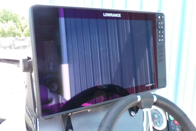 Slide: The Image of Lowrance HDS display on 2016 Ranger Z520 Comanche boat dashboard. - 15