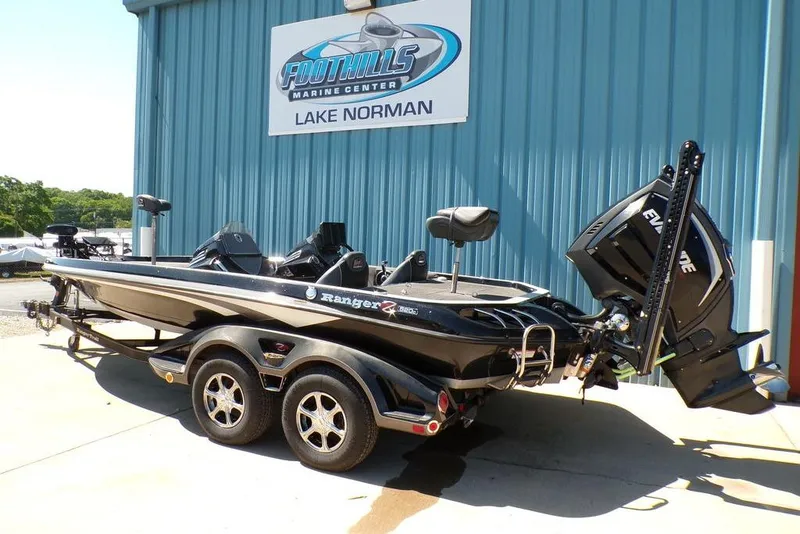 Slide: The Image of 2016 Ranger Z520 Comanche boat at Foothills Marine Center, Lake Norman. - 2