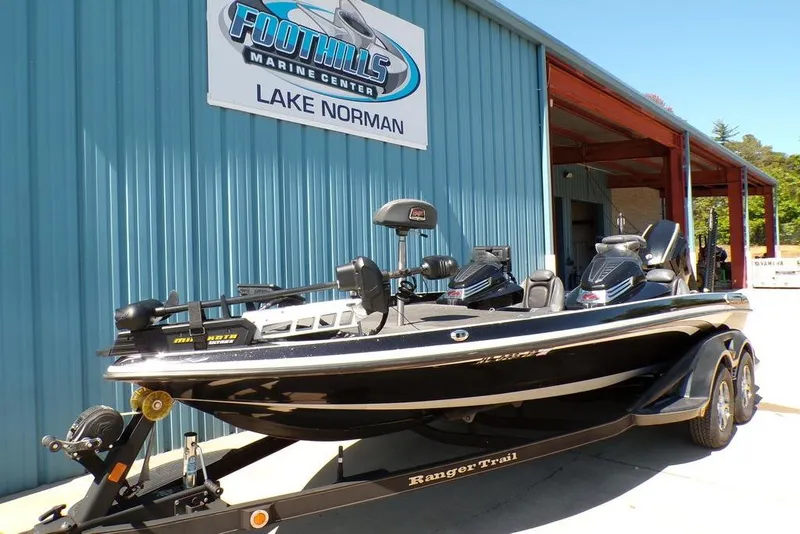 Slide: The Image of 2016 Ranger Z520 Comanche boat at Foothills Marine Center, Lake Norman. - 4