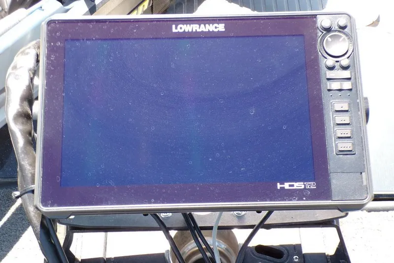 Slide: The Image of Lowrance HDS-12 fishfinder on 2016 Ranger Z520 Comanche boat dashboard. - 7